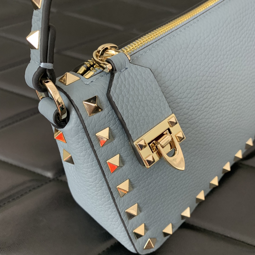 Valentino Garavani Rockstud Small Crossbody Bag in Niagara Grainy Calfskin